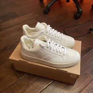 VEJA V-12 LEATHER WHITE